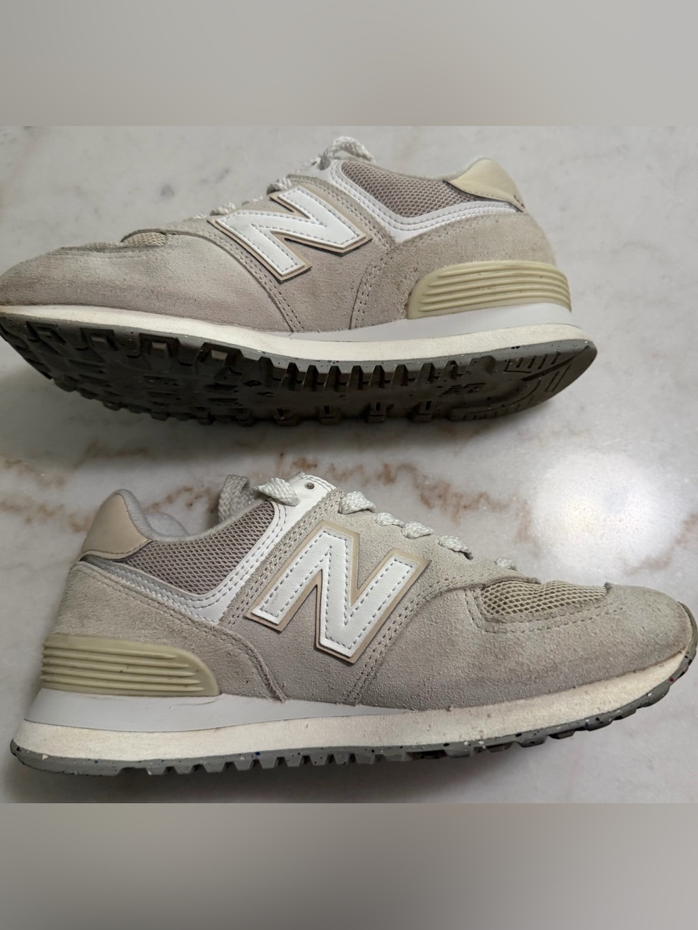 New Balance 574 Light Gray/White Suede Classic Sneakers Women’s Size 6